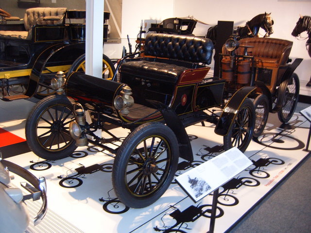 Day #2: The Swiss Transport Museum, an old car